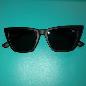 Quay “Dont at me” Desi Perkins sunglasses